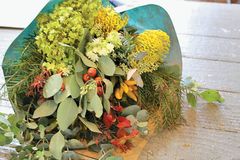 行く店　買う店　特色のある生花店