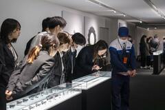 ７０人に奨学生認定証