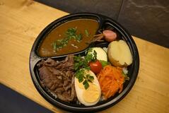 ご飯覆うたっぷりおかず