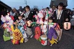 「花桶かつぎ」　小山