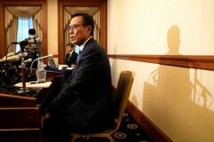 【新浪氏が会見】要職の進退、対応割れ