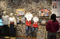 舞台の宇都宮でロケ衣装を展示　「キスできる餃子」