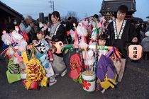 「花桶かつぎ」　小山