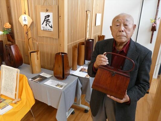 作品を紹介する村田さん