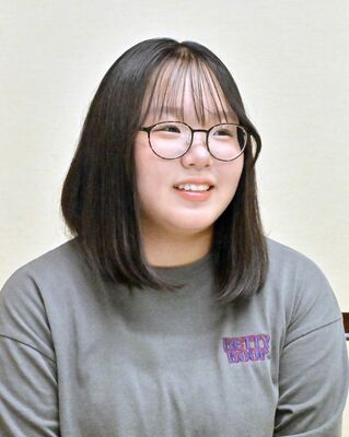全国戦没者追悼式で「献花補助者」を務める根本凛々さん