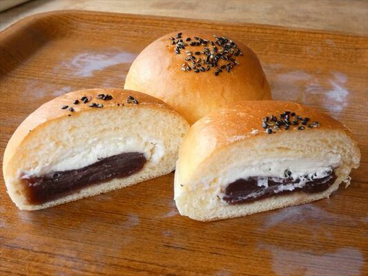 生クリームを合わせ、さっぱりした味わいの「あん生パン」