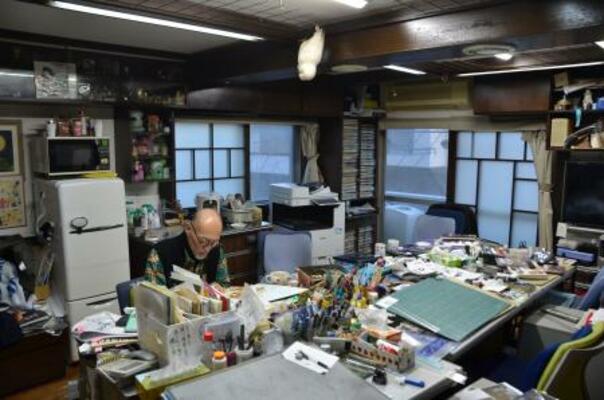 　藤田和日郎さんの仕事場の全景