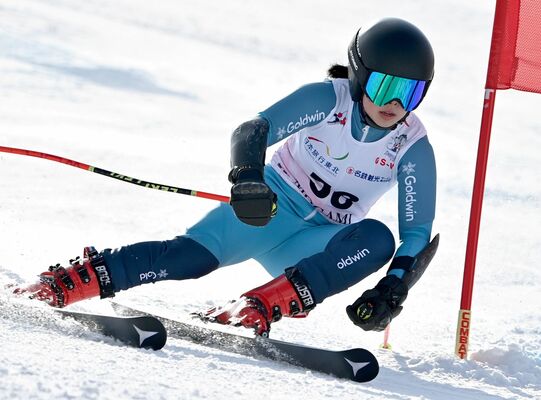 女子大回転で21位だった深澤（足大付）＝山形県の赤倉温泉スキー場