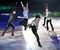 氷上で華麗なショーを披露する宇野昌磨選手（左から３人目）ら＝25日午後２時35分、日光市所野