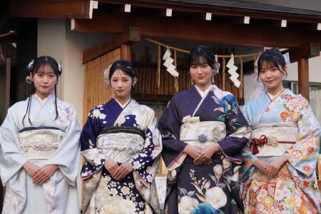 　「僕が見たかった青空」の（左から）須永心海、吉本此那、柳堀花怜、今井優希＝２０２６年１月９日、東京都杉並区