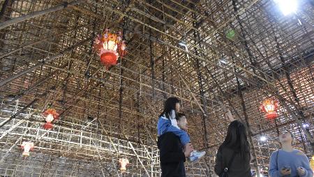 　「世界一大きい竹の祭壇」として、ギネス世界記録に認定された新界地区・錦田の祭場＝２０２５年１２月１９日