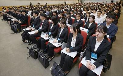 主要企業が内定式、２６年春卒