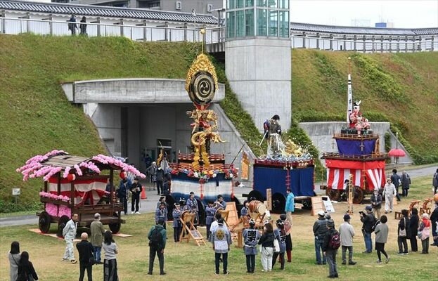 宇都宮城址公園で披露された山車と屋台