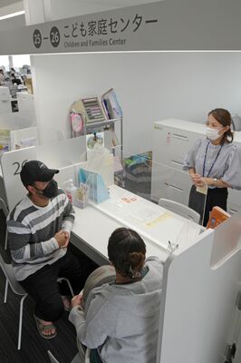 ４月に設置された小山市こども家庭センター。子どもや家庭のさまざまな悩みに寄り添い、妊娠から出産、子育てまで一貫してサポートする＝５月中旬