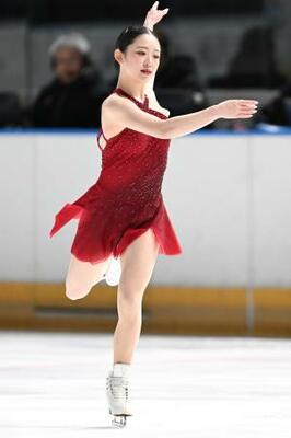 　成年女子ＳＰ　演技する神奈川・青木祐奈＝フラット八戸