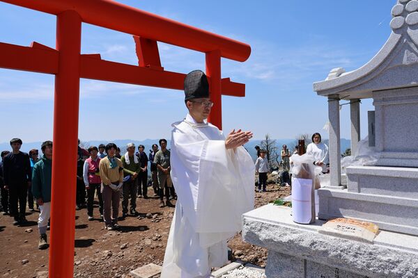 登山中の安全などを祈願した開山神事