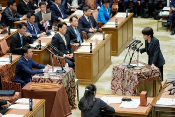 　衆院予算委で答弁する高市首相＝２日午前