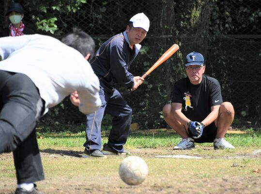 打撃練習を繰り返す山川