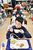 市産食材をふんだんに使った給食を食べる児童