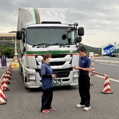 長距離トラック運転手の負担軽減なるか 東北道・佐野SAでドライバー