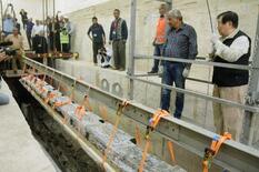 「クフ王の船」復元作業を公開