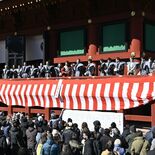 日光山輪王寺では恒例の「がらまき」　日光の社寺で節分行事　ミス日本代表…