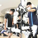 栃木の小学生が介護用ロボットスーツを体験　「楽に動けた」　サマースクー…