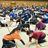 「バシッ、バシッ」畳の上に熱戦の音　ずらり740人、全国競技かるた大会…