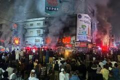 パキスタンで火災、２１人死亡