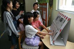 新聞閲覧台「しんぶん台ちゃん」登場