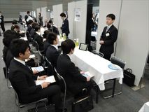 学生４００人、企業座談会も／都内で合同就職説明会／本社など４地方紙