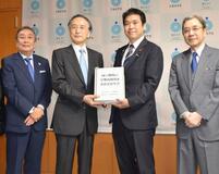 人間国宝が早期開場要望