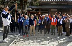 四国遍路道、１万人で歩いて点検