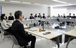 ネット中傷「対応臨機に」