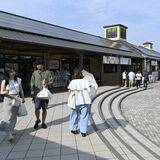 広さとワクワク日本一　道の駅みぶ（壬生）　おもちゃ、イチゴふんだんに