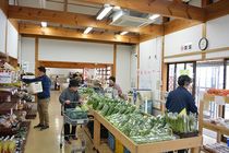 元気あっぷむら農産物直売所ＪＡしおのや　地域色あふれる品ぞろえ