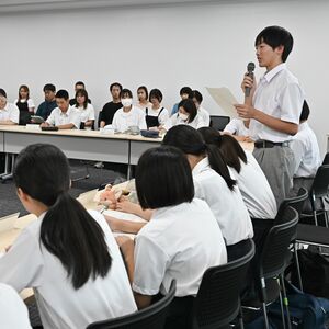 広島派遣の中学３年生、鹿沼市役所で報告会　「平和を守る責任果たしたい」　現地での学び、思いを未来へ