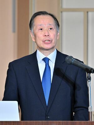 しもつけ21フォーラムで講演する山地氏＝21日午後、宇都宮市本町