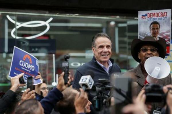 　クオモ前ニューヨーク州知事＝３日、ニューヨーク（ロイター＝共同）