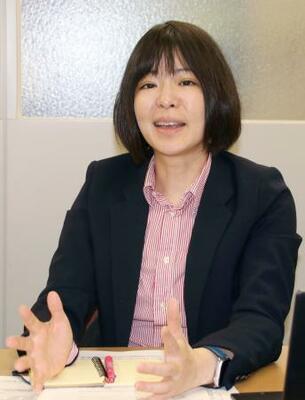 　取材に応じる産業別労組「航空連合」の小林茜会長