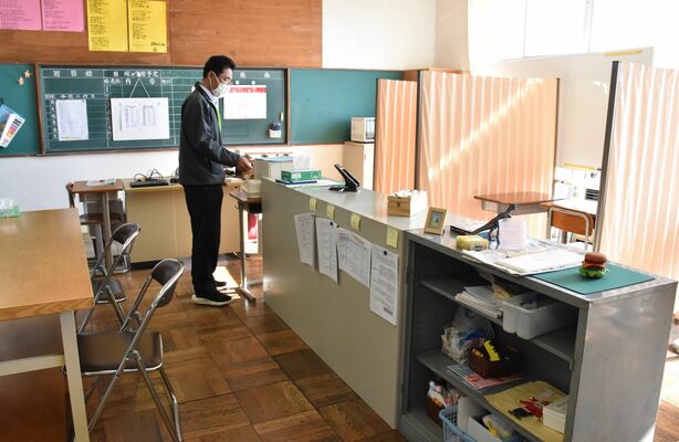 馬頭中に設置された「松が峰サポートルーム」。不登校傾向のある生徒らを受け入れている＝12日午前、那珂川町馬頭