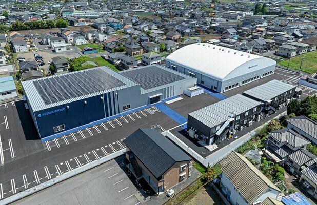 ７月にオープンする「エイジェックスポーツ科学総合センター」。左の建物は体力解析などの機能を持つ「データサイエンスエリア」＝栃木市沼和田町