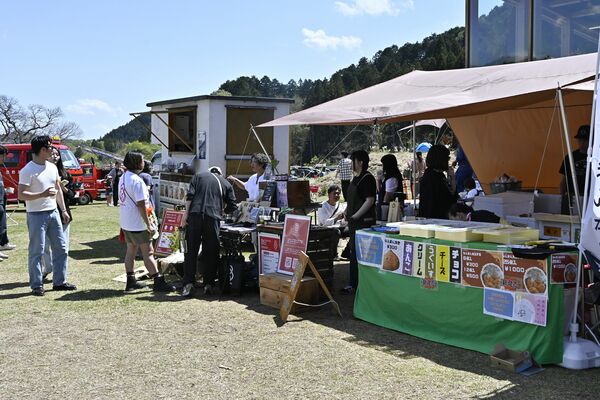 多くの来場者でにぎわったマルシェ