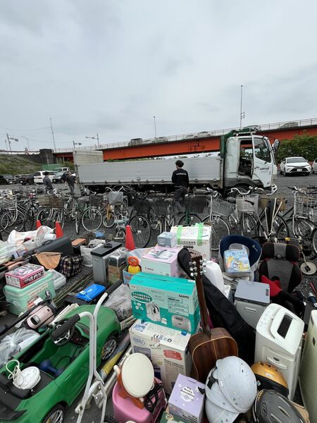 会場に持ち込まれた不要品（市提供）