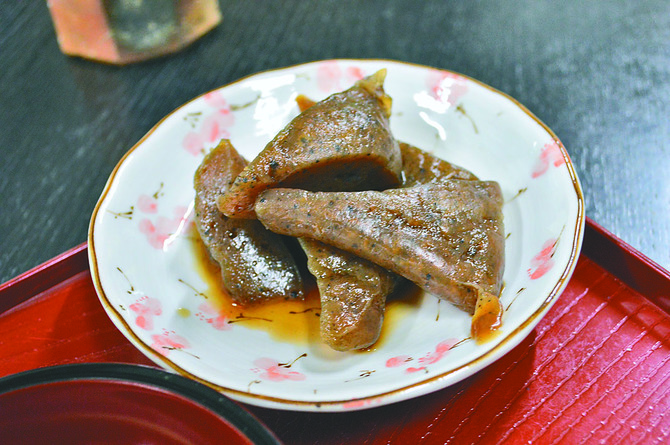 食事か土産購入で煮込みコンニャクのおもてなし