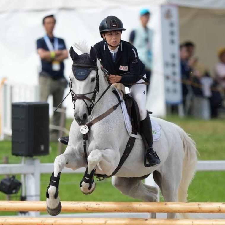 馬術・成年女子ダービーで広田思乃が初優勝 4種目の完全制覇を達成