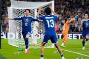 日本初勝利、上田が2ゴール