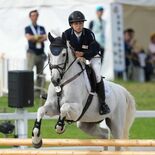 馬術・成年女子ダービーで広田思乃が初優勝　４種目の完全制覇を達成、史上…