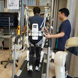 ロボットスーツでリハビリを　ファーマシー中山がケアセンター　栃木市