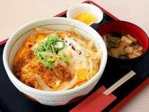 【推しの逸品】だししっかり勝負メシ　カツ丼　競輪場が見えるレストラン（宇都宮）